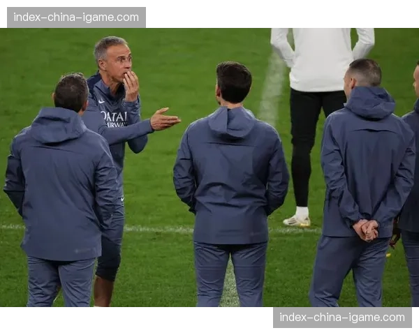 巴黎圣日耳曼欧冠出局后联赛首战,恩里克大幅调整阵型,试验无正统中锋战术效果不佳 巴黎圣日耳曼欧冠出局后联赛首战,恩里克大幅调整阵型,试验无正统中锋战术效果不佳