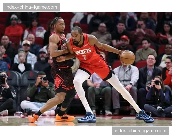 篮板球争夺占据上风：梦想队通过积极拼抢确保更多二次进攻机会